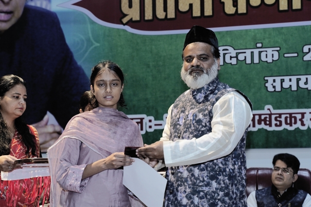 Another alt text